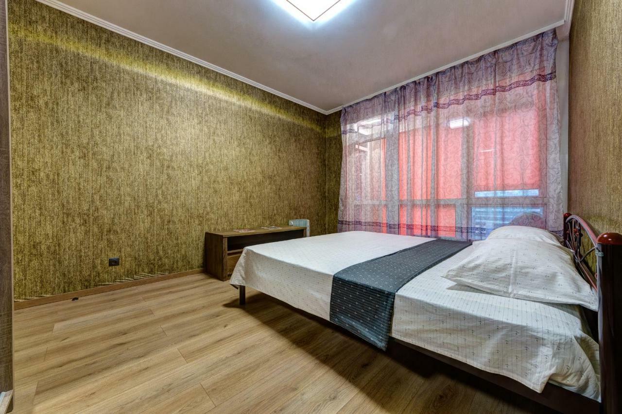 Apartments Near Shevchenko Boulevard Kyiv Exterior photo
